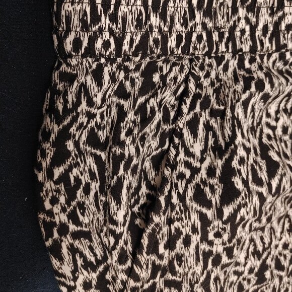 Black and white print pull-on pants - with pockets! - Picture 3 of 5